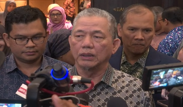 Datuk Seri Fadillah Yusof, berkata laporan JAS menjadi asas kepada cadangan piawaian baharu pelepasan efluen air sisa berdasarkan kajian NAHRIM.